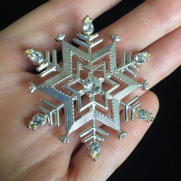 Jewelry - Vintage Silver Tone Snowflake Brooch Pin - Picture 6 of 8